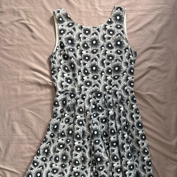 Lavand Black White Floral Skater Dress Sz L Box Pleat Lined - Picture 1 of 4